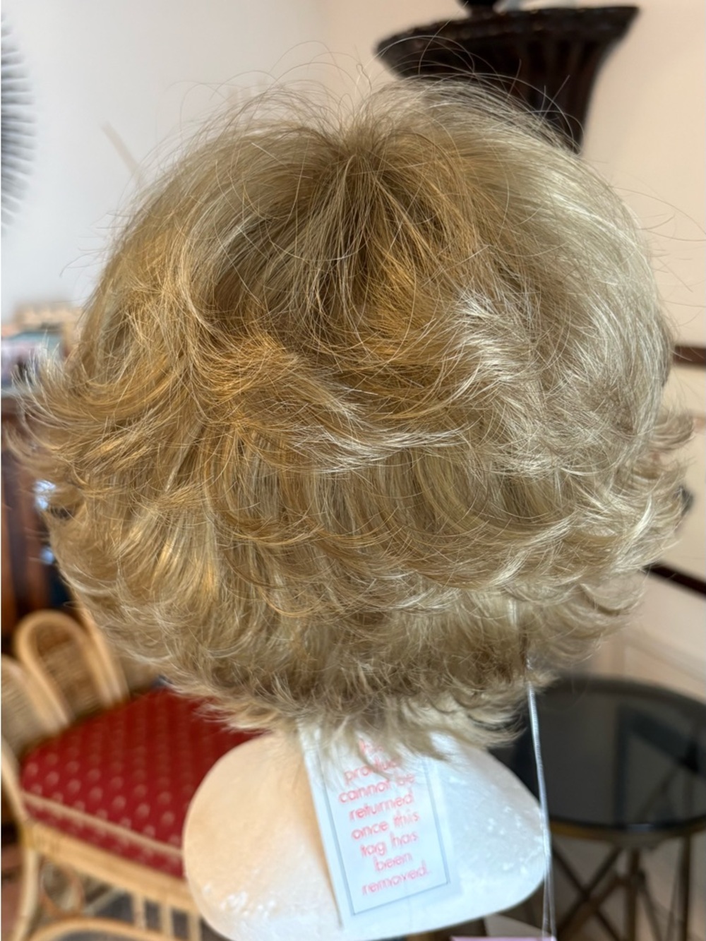 PAULA YOUNG Maddy WIG in Sun Kissed Blonde! Short Sassy Layers. Synthetic. NEW! - Picture 3 of 9